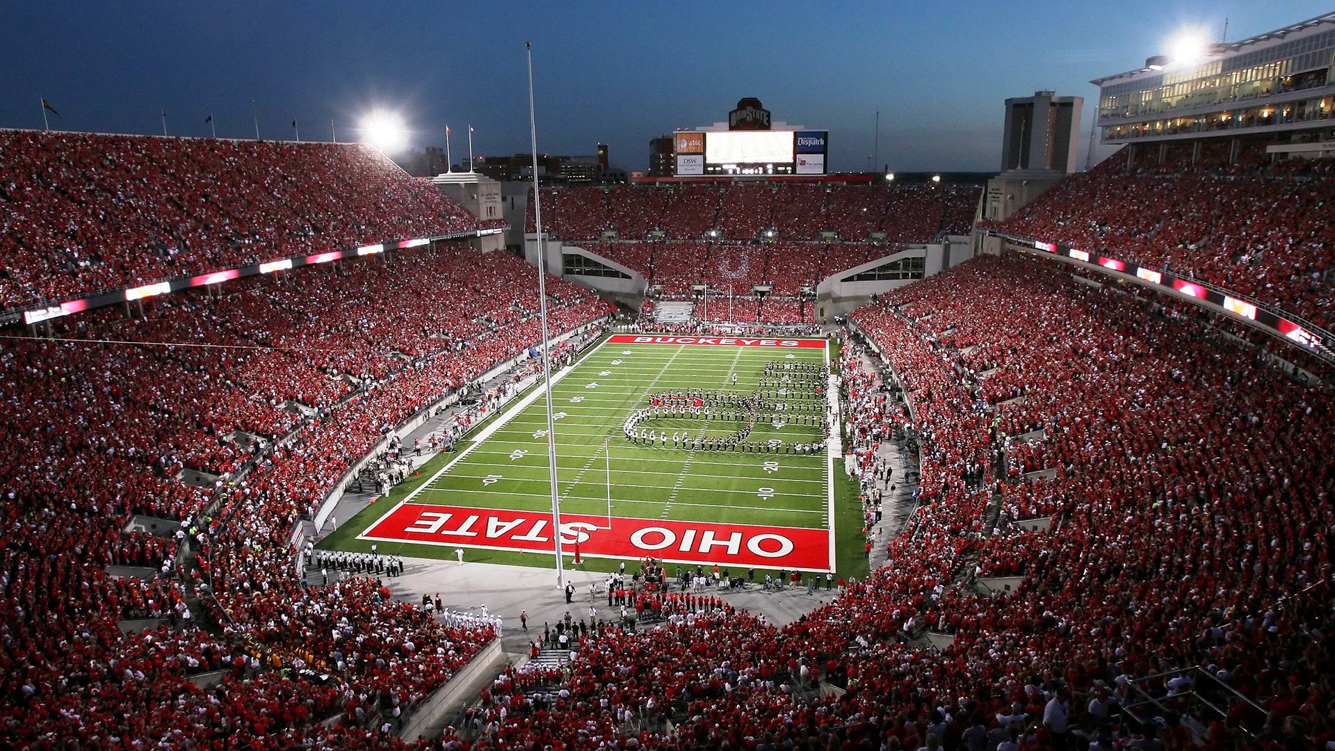 独行侠训练中尝试多套防守阵型应对不同对手，独行侠阵容首发